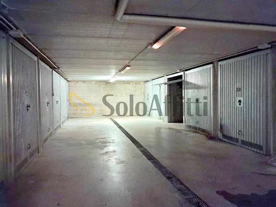 Immagine 7 di Garage in affitto  in Via Giustizia e Libertà 1 a Como