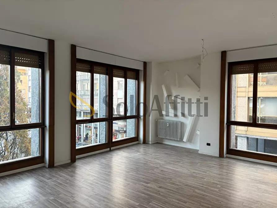 Immagine 6 di Ufficio in affitto  a Busto Arsizio