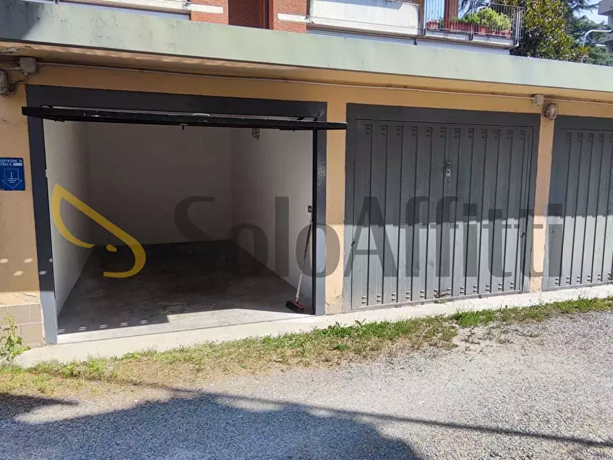 Immagine 1 di Garage in affitto  in Via Monte Grappa 185 a Cinisello Balsamo