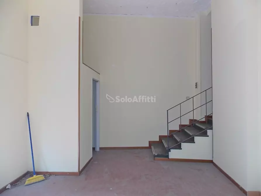 Immagine 2 di Locale commerciale in affitto  a Catanzaro