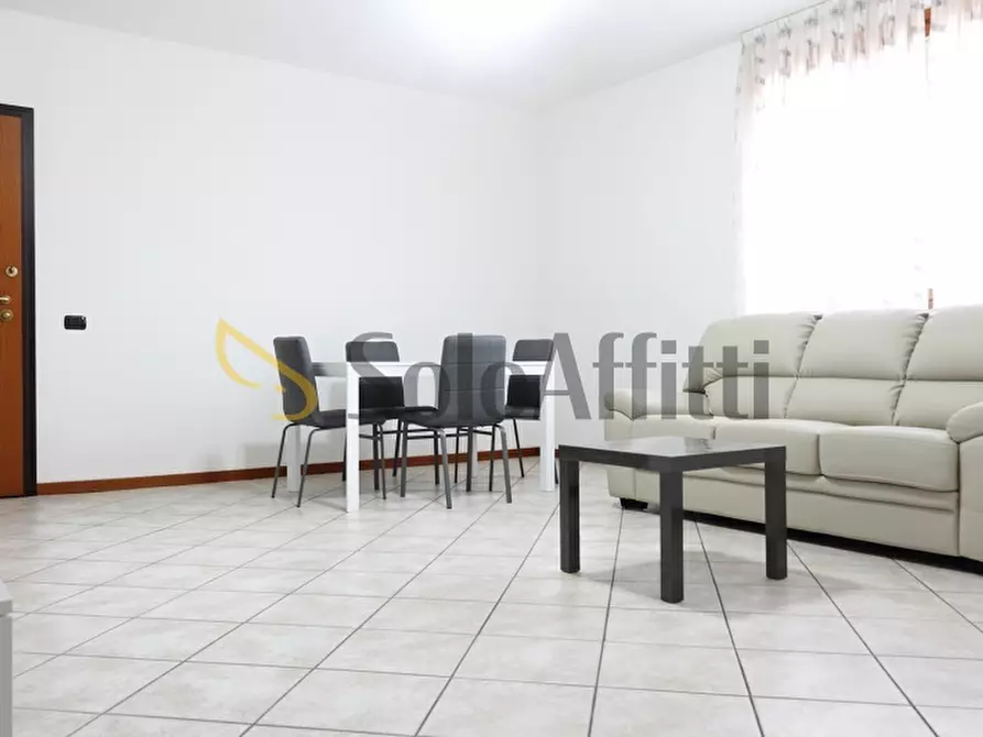 Immagine 3 di Trilocale in affitto  in Via Montello 7 a Bovisio-Masciago