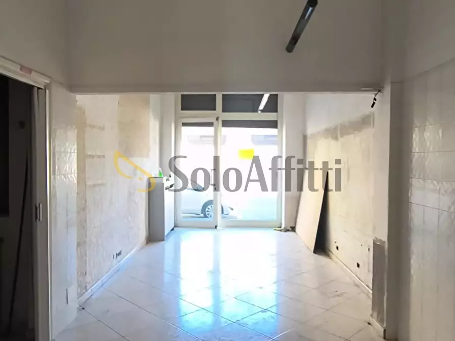 Immagine 3 di Locale commerciale in affitto  a Orbassano