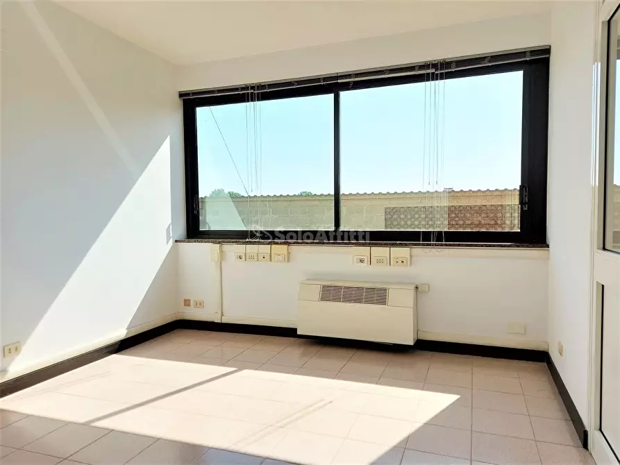 Immagine 22 di Ufficio in affitto  in Via Ivo Oliveti a Fiumicino