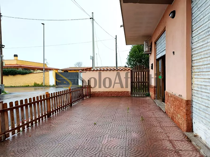 Immagine 5 di Locale commerciale in affitto  in Via Condino a Fiumicino