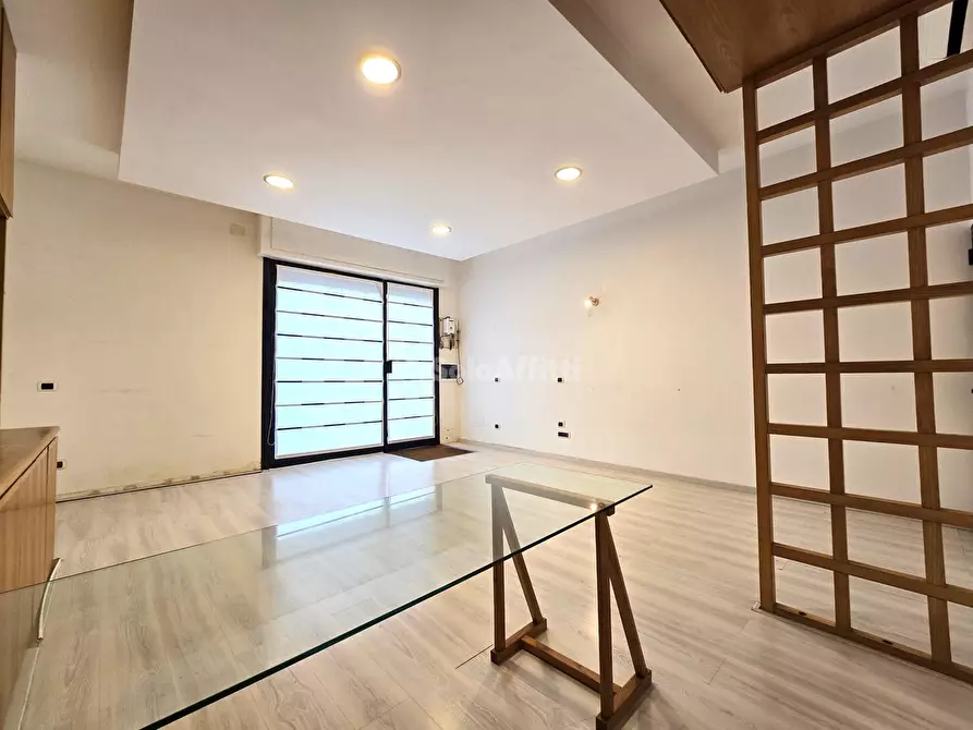 Immagine 6 di Locale commerciale in affitto  a Roma