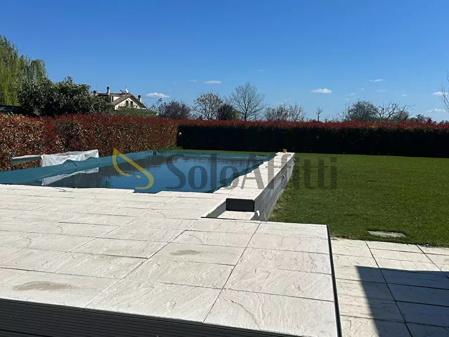 Immagine 2 di Villa in affitto  in Via Orsoleto a Rimini