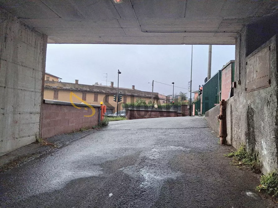Immagine 5 di Garage in affitto  in Via Giustizia e Libertà 1 a Como