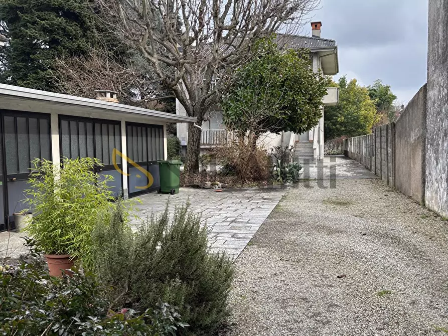 Immagine 37 di Quadrilocale in affitto  a Ceriano Laghetto