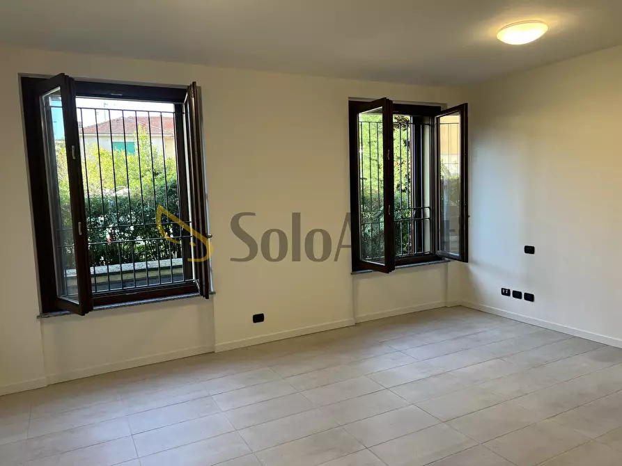 Immagine 15 di Trilocale in affitto  a Rovellasca