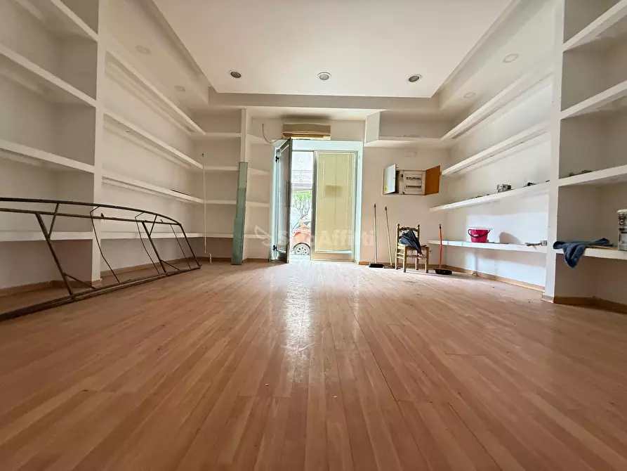 Immagine 4 di Locale commerciale in affitto  in Via Giulio Antonio Acquaviva 226 a Caserta