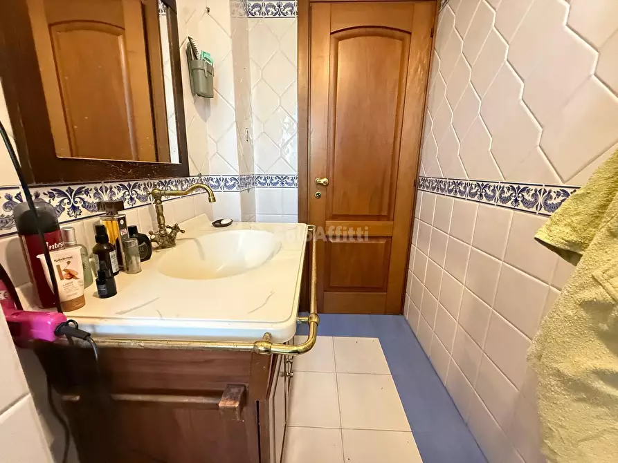 Immagine 13 di Stanza singola in affitto  in Via Bernardo Tanucci 72 a Caserta