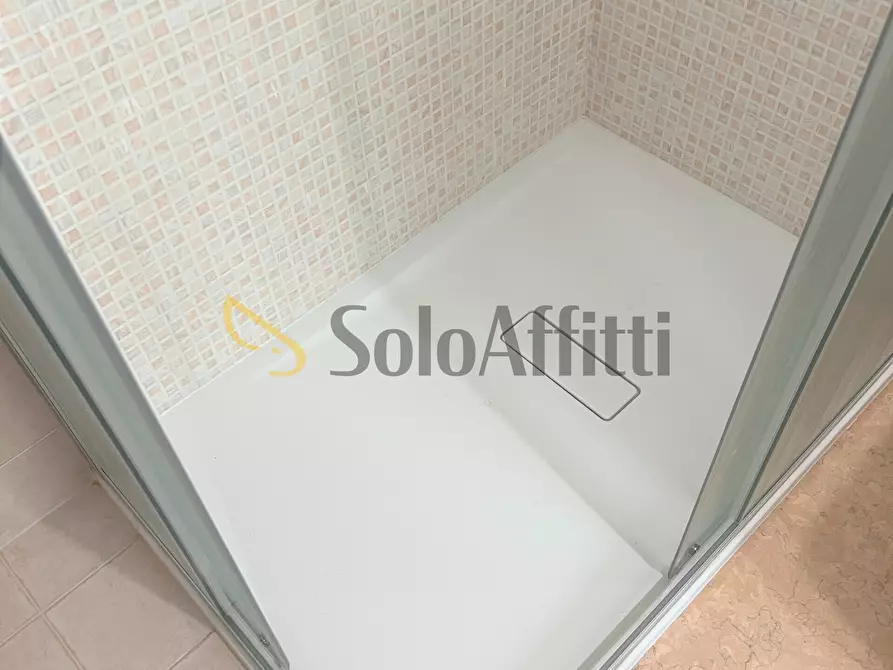 Immagine 30 di Quadrilocale in affitto  a Cagliari