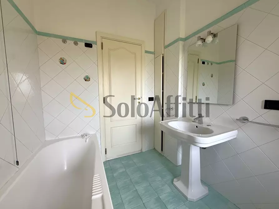 Immagine 10 di Trilocale in affitto  a Catanzaro