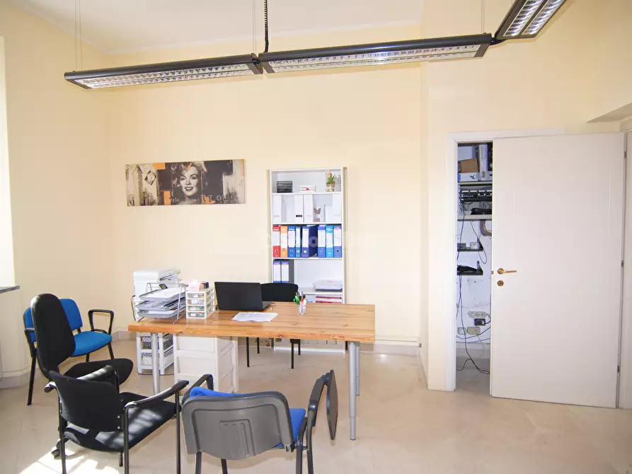Immagine 6 di Ufficio in affitto  a Livorno