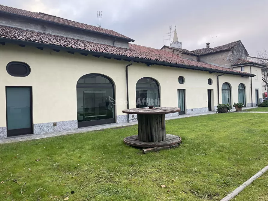 Immagine 4 di Locale commerciale in affitto  in Piazza Baracca 18 a Buscate