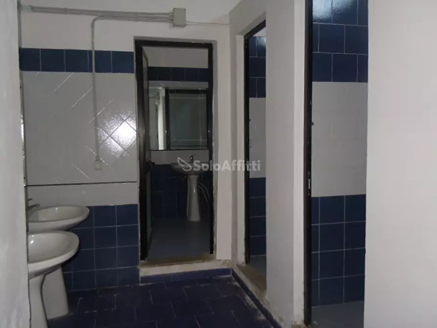 Immagine 7 di Locale commerciale in affitto  a Catanzaro