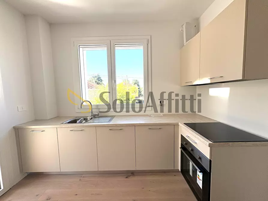 Immagine 1 di Trilocale in affitto  in Via Monte Titano 75 a Rimini