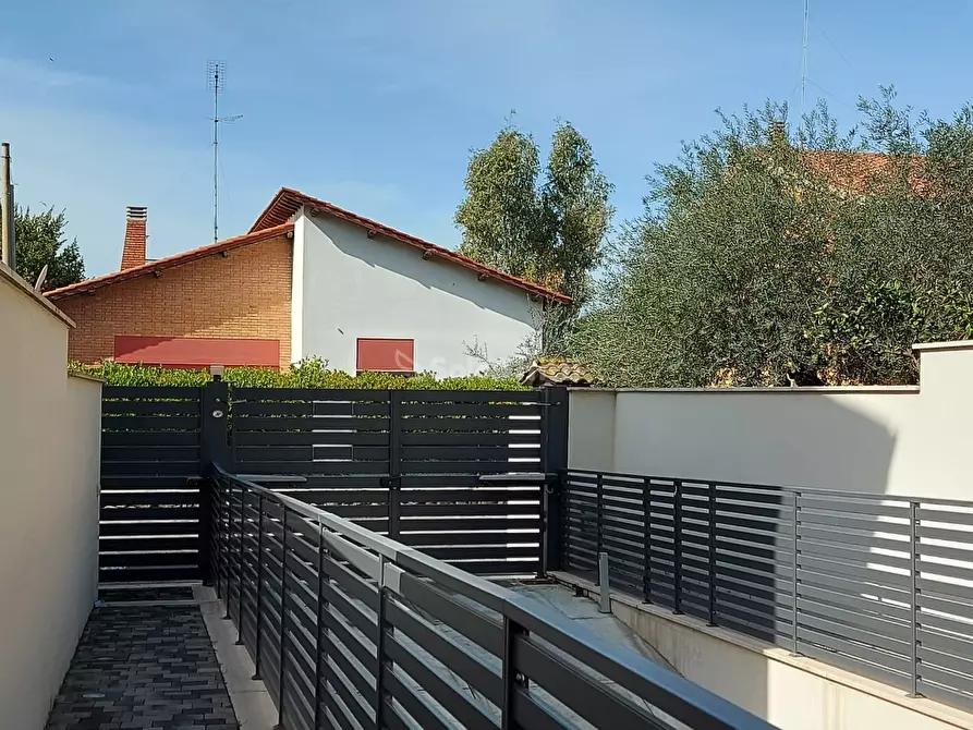 Immagine 46 di Trilocale in affitto  in Via del Castello a Roma