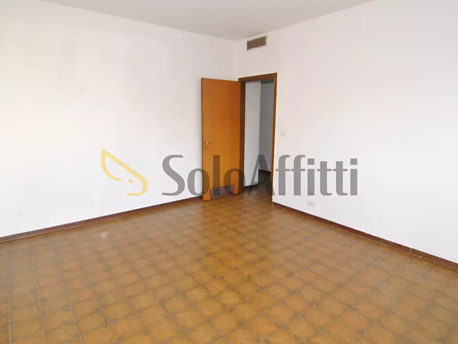 Immagine 19 di Quadrilocale in affitto  in Viale Francesco Petrarca 113 a Livorno