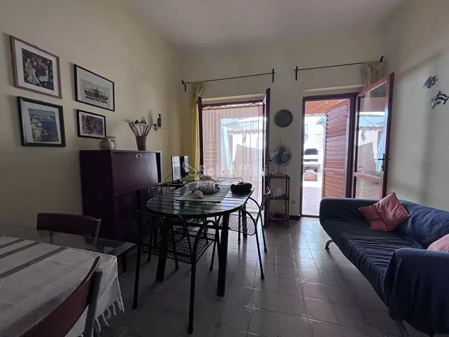 Immagine 11 di Quadrilocale in affitto  a Stalettì