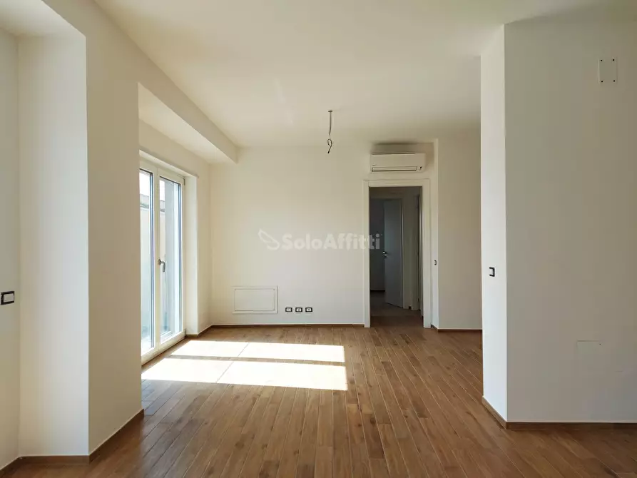 Immagine 13 di Trilocale in affitto  in Via del Castello a Roma