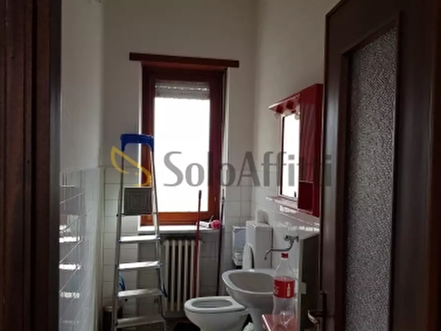 Immagine 4 di Locale commerciale in affitto  in Via Carignano a Rivalta Di Torino