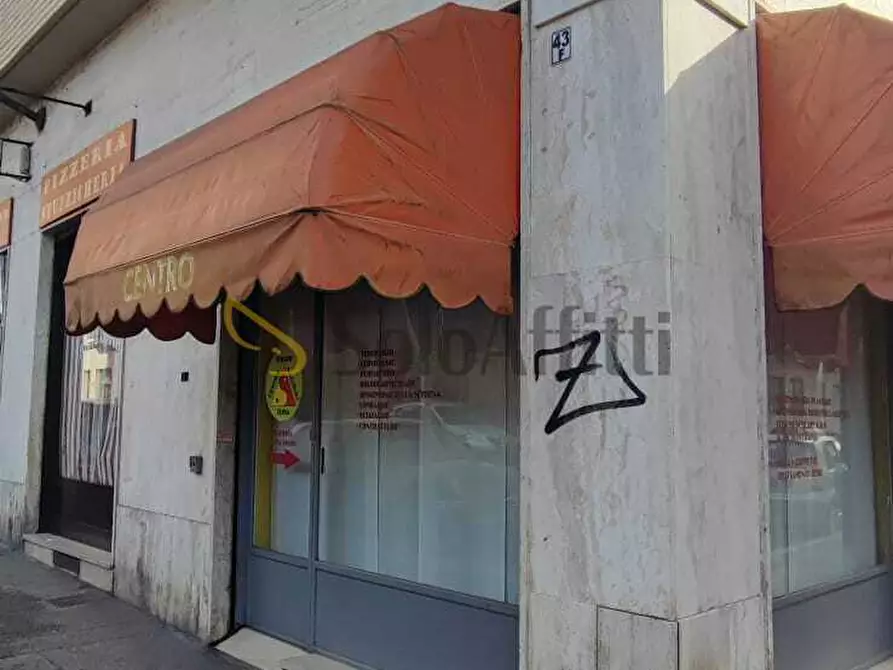 Immagine 1 di Locale commerciale in affitto  in Via Sette Comuni 43 a Torino