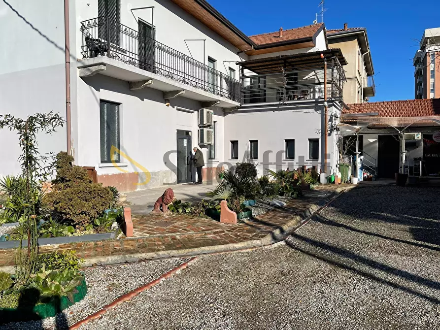 Immagine 15 di Locale commerciale in affitto  a Gallarate