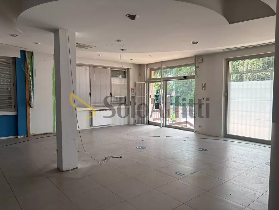 Immagine 3 di Locale commerciale in affitto  in Via Contardo Ferrini 42 a Samarate
