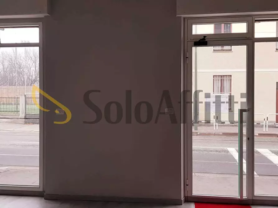 Immagine 3 di Locale commerciale in affitto  in VIA PASSO BUOLE 79 a Torino