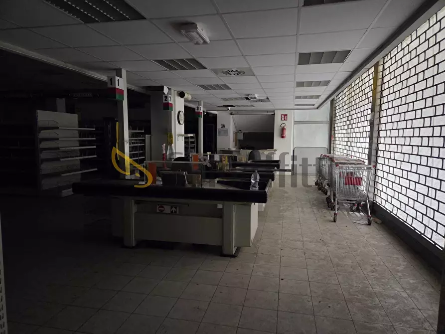 Immagine 4 di Locale commerciale in affitto  in Via Mario Pellegrini a Vignola