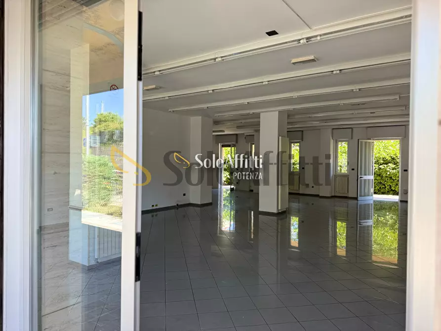 Immagine 5 di Locale commerciale in affitto  in Via Parigi 44, 46 a Potenza