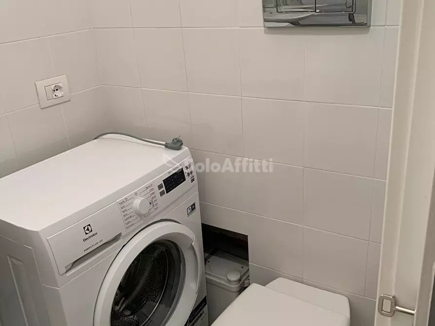 Immagine 15 di Bilocale in affitto  a Catania