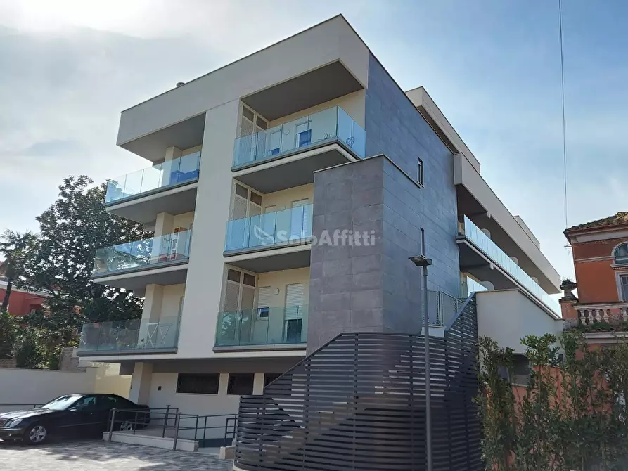 Immagine 48 di Trilocale in affitto  in Via del Castello a Roma