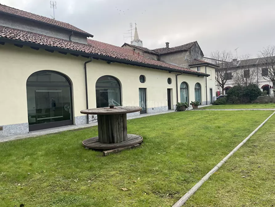 Immagine 3 di Locale commerciale in affitto  in Piazza Baracca 18 a Buscate