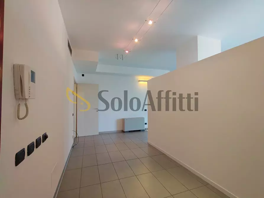 Immagine 9 di Ufficio in affitto  a Gallarate