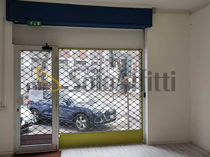 Immagine 16 di Locale commerciale in affitto  in Piazzale Caduti Saronnesi 8 a Saronno