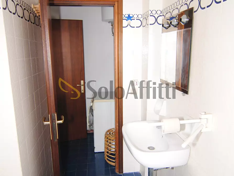 Immagine 12 di Pentalocale in affitto  a Livorno