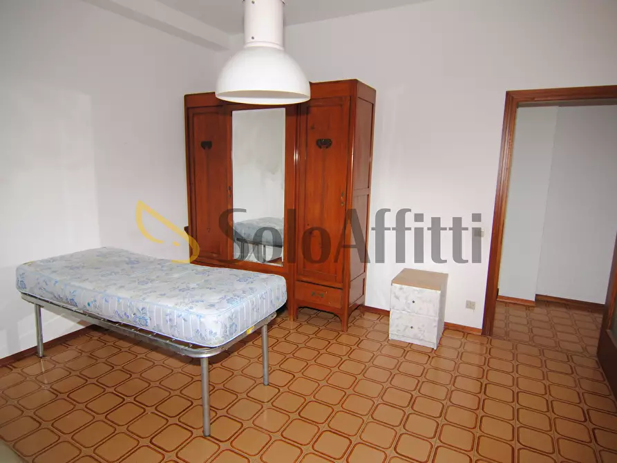 Immagine 17 di Pentalocale in affitto  a Livorno