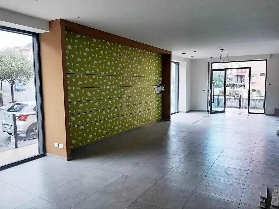 Immagine 3 di Locale commerciale in affitto  a Mascalucia