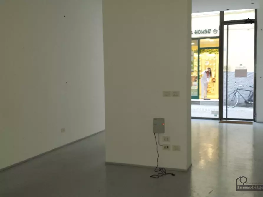 Immagine 1 di Locale commerciale in affitto  in Borgo Angelo Mazza 2 a Parma