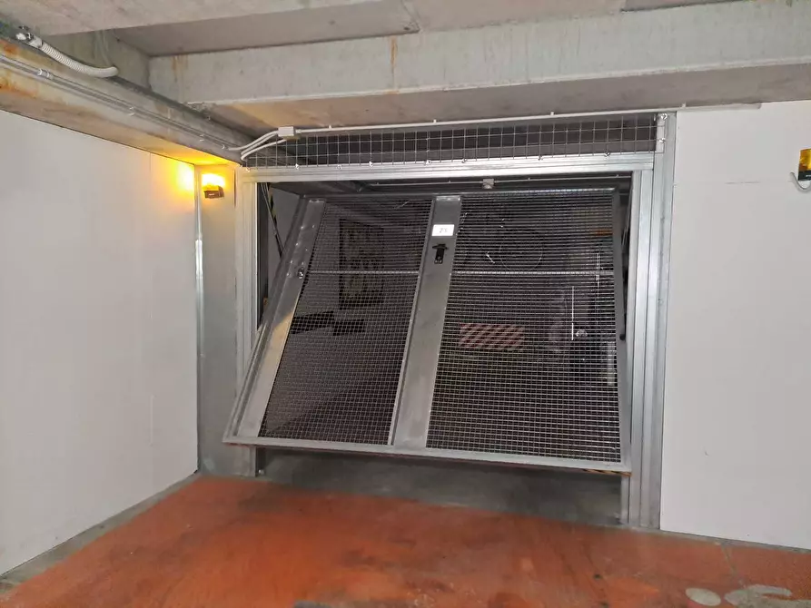 Immagine 4 di Garage in vendita  in Via John Fitzgerald Kennedy 71 a Parma