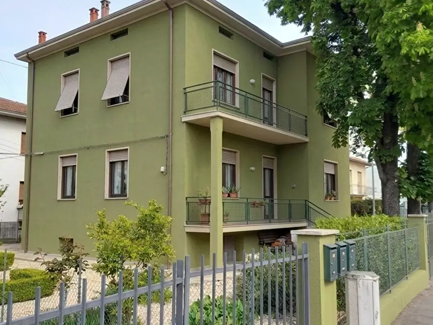 Immagine 2 di Casa bifamiliare in vendita  in Via Volturno 104 a Parma