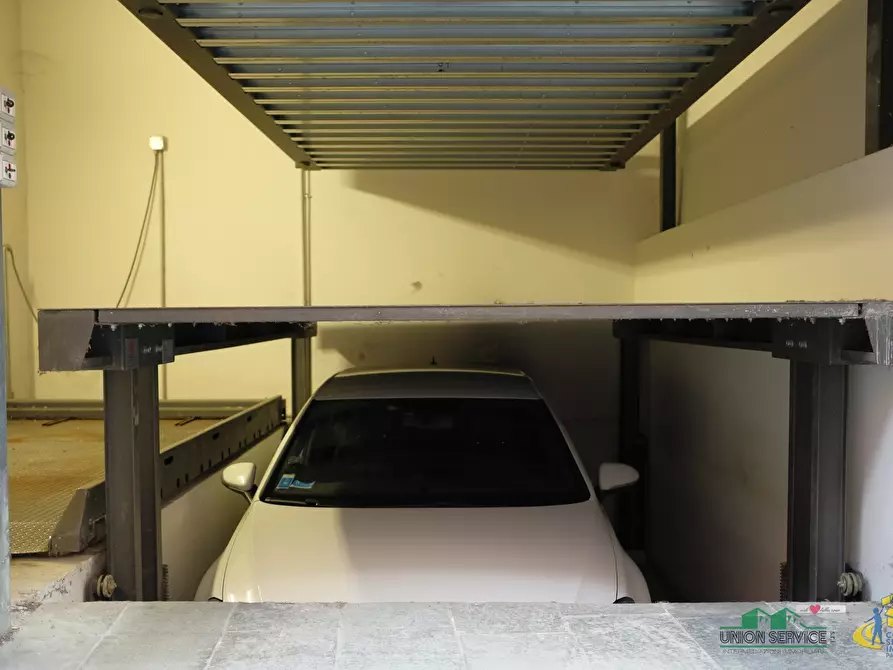 Immagine 3 di Garage in vendita  in Borgo Giambattista Fornovo a Parma