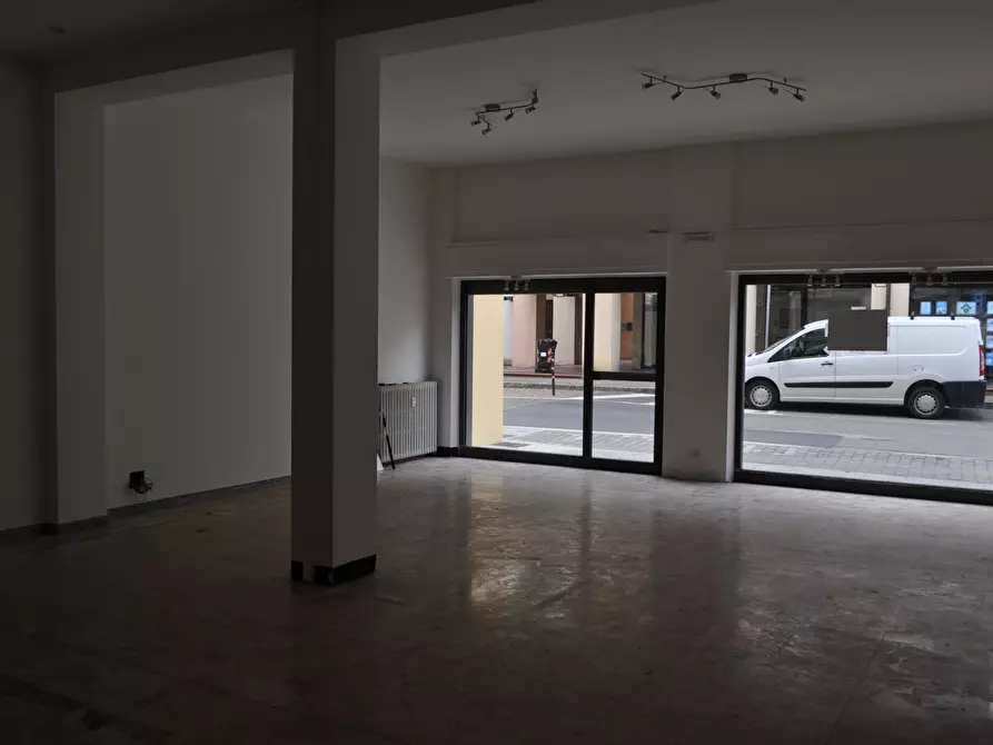 Immagine 17 di Locale commerciale in vendita  in via spezia 49 a Collecchio