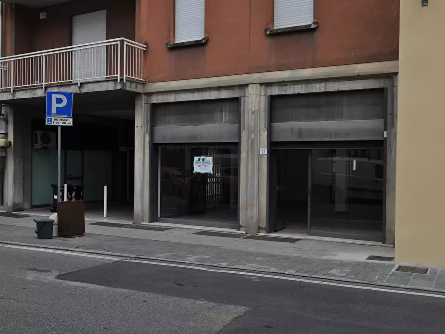 Immagine 3 di Locale commerciale in affitto  in via spezia 49 a Collecchio