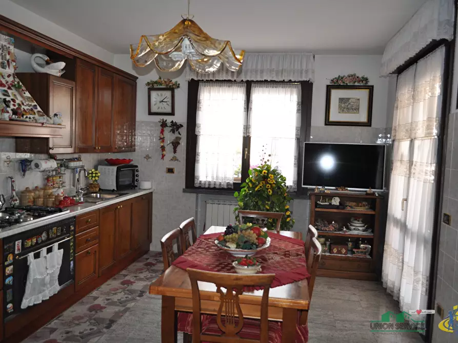 Immagine 12 di Porzione di casa in vendita  in Via Parigi a Collecchio