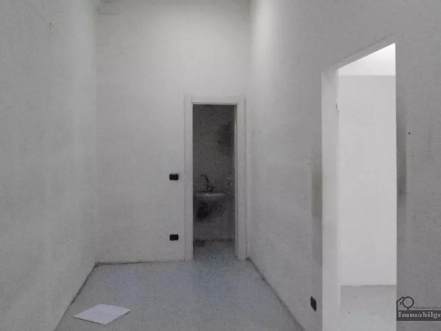 Immagine 16 di Locale commerciale in affitto  in Borgo Angelo Mazza 2 a Parma