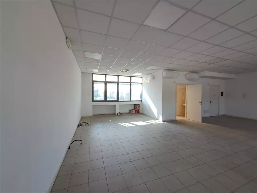 Immagine 10 di Ufficio in affitto  in Via Mario Fantelli 12 a Parma