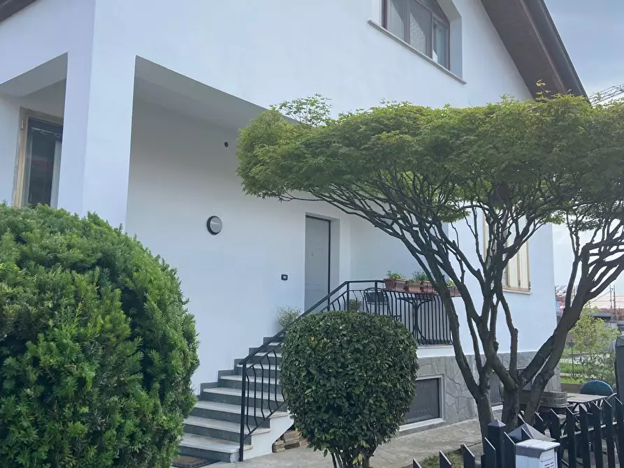 Immagine 3 di Casa trifamiliare in vendita  in Via Torino a Collecchio